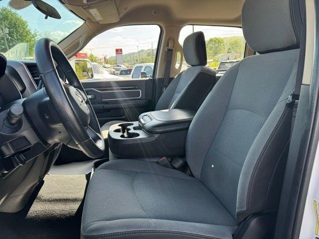 RAM 2500 Big Horn 4x4 Crew Cab 6'4" Box 2019