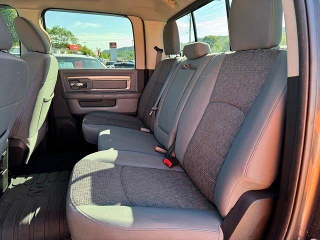 RAM 2500 Big Horn 4x4 Crew Cab 6'4" Box 2017