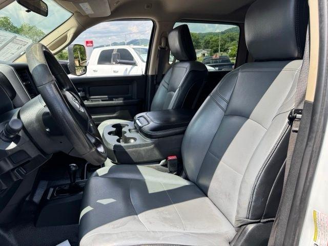 RAM 2500 Tradesman 4x4 Crew Cab 6'4" Box 2019