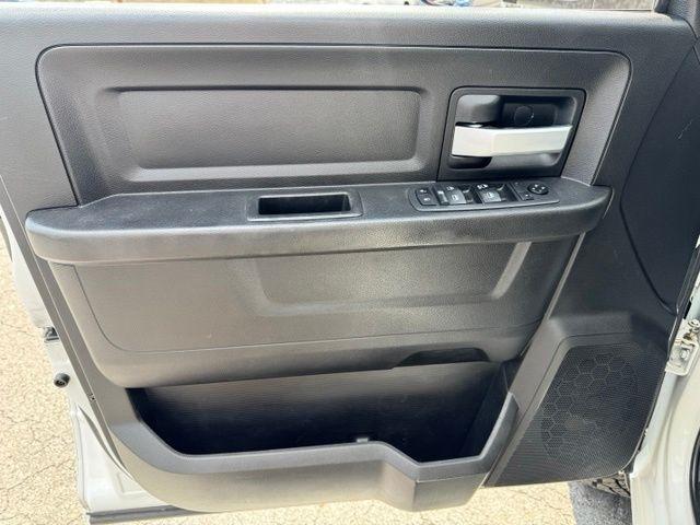 RAM 2500 Tradesman 4x4 Crew Cab 6'4" Box 2019