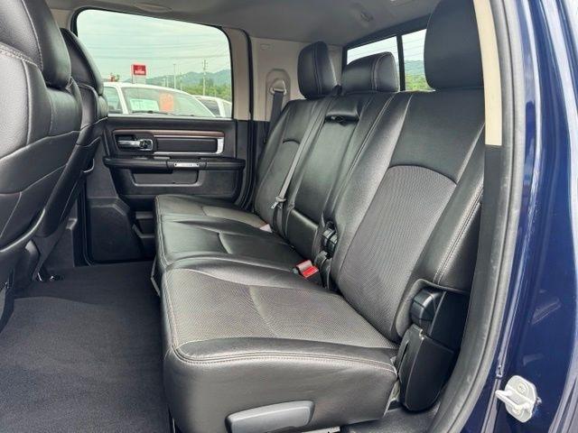 RAM 2500 4WD Mega Cab 160.5" Laramie 2015