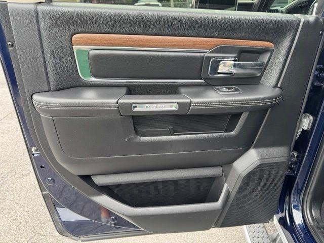 RAM 2500 4WD Mega Cab 160.5" Laramie 2015