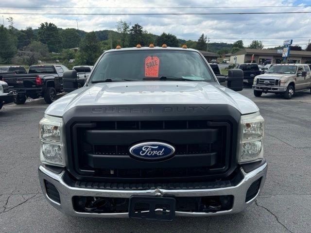 Ford Super Duty F-350 DRW 2WD Crew Cab 176" WB 60" CA Lariat 2011
