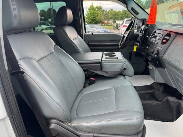 Ford Super Duty F-350 DRW 2WD Crew Cab 176" WB 60" CA Lariat 2011