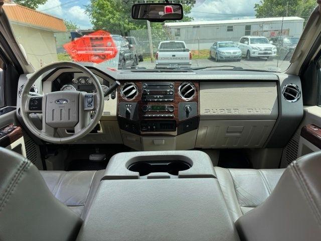 Ford Super Duty F-350 DRW Lariat 4WD Crew Cab 8' Box 2008