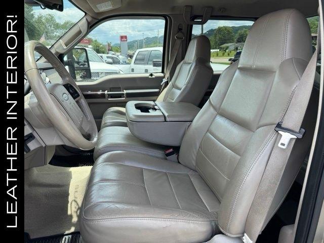 Ford Super Duty F-350 DRW Lariat 4WD Crew Cab 8' Box 2008