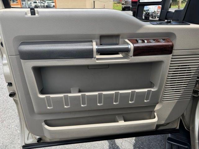 Ford Super Duty F-350 DRW Lariat 4WD Crew Cab 8' Box 2008