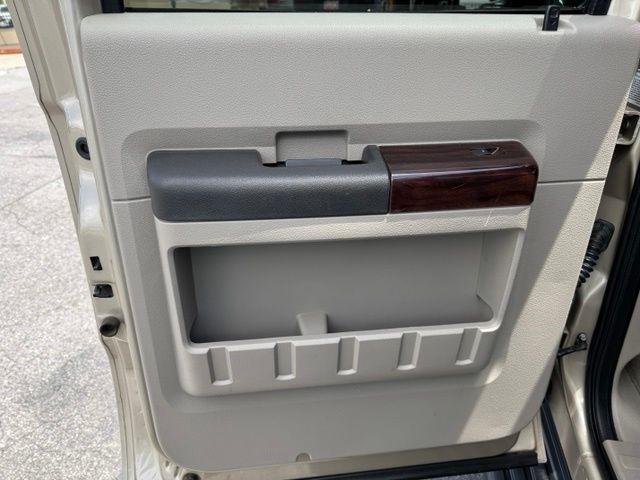 Ford Super Duty F-350 DRW Lariat 4WD Crew Cab 8' Box 2008