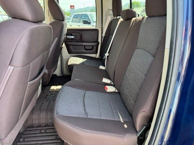 RAM 1500 4WD Quad Cab 140.5" Big Horn 2014