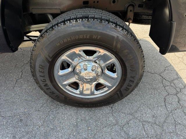 RAM 2500 SLT 4x4 Crew Cab 6'4" Box 2017