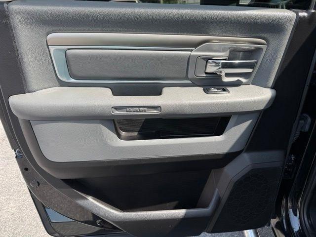 RAM 2500 SLT 4x4 Crew Cab 6'4" Box 2017