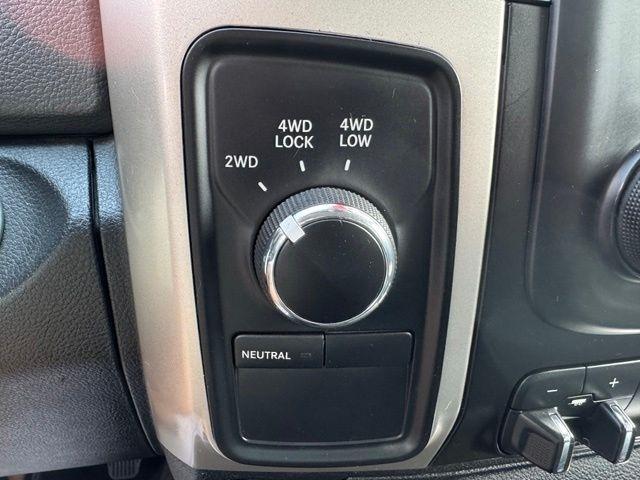 RAM 2500 SLT 4x4 Crew Cab 6'4" Box 2017