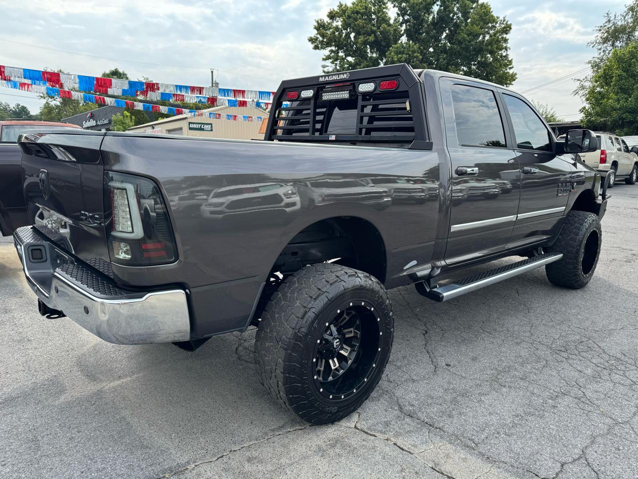 RAM 2500 Big Horn 4x4 Crew Cab 6'4" Box 2017