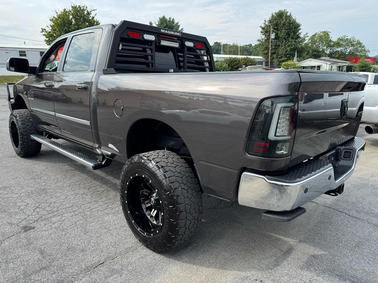 RAM 2500 Big Horn 4x4 Crew Cab 6'4" Box 2017