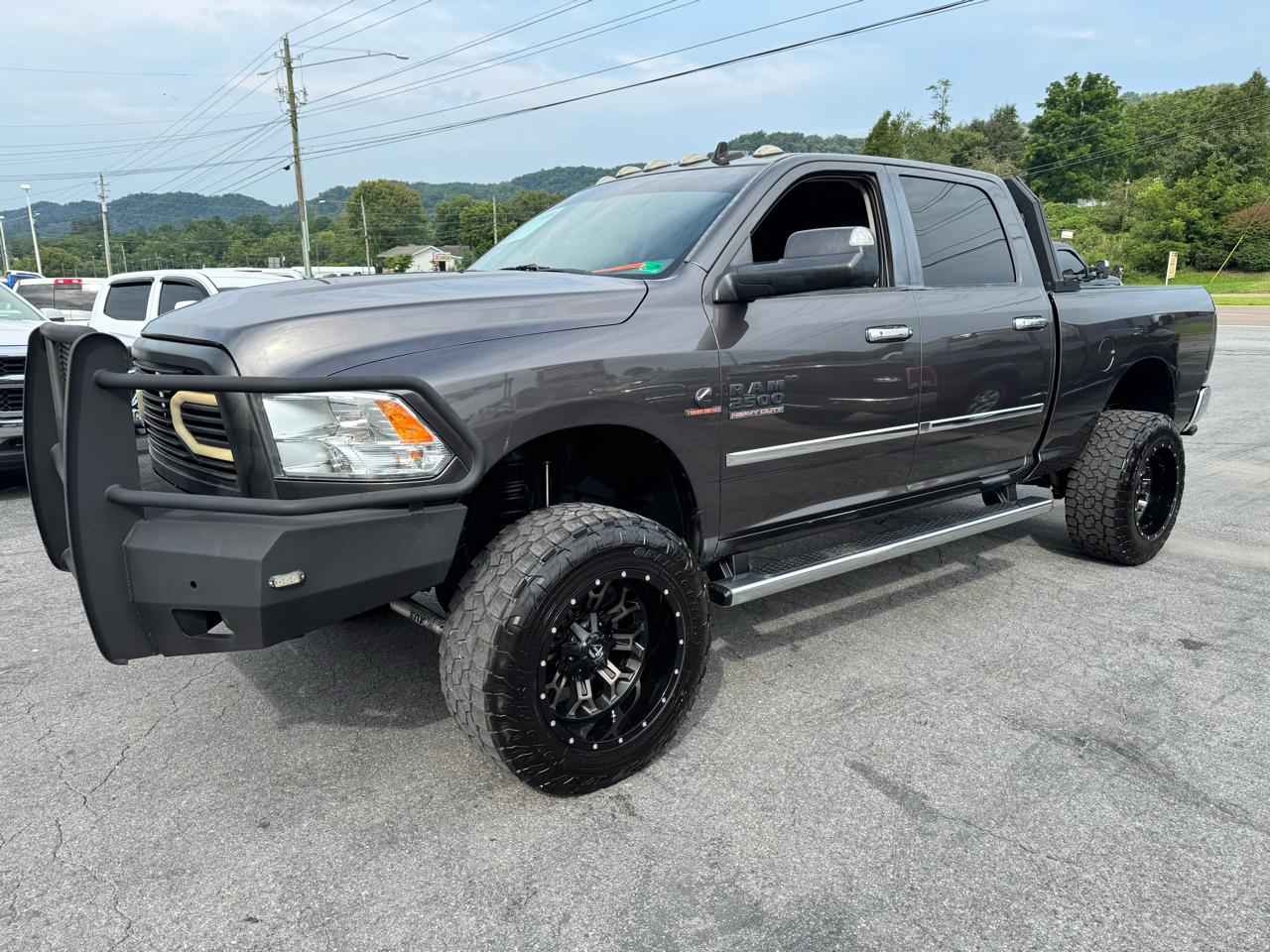 RAM 2500 Big Horn 4x4 Crew Cab 6'4" Box 2017