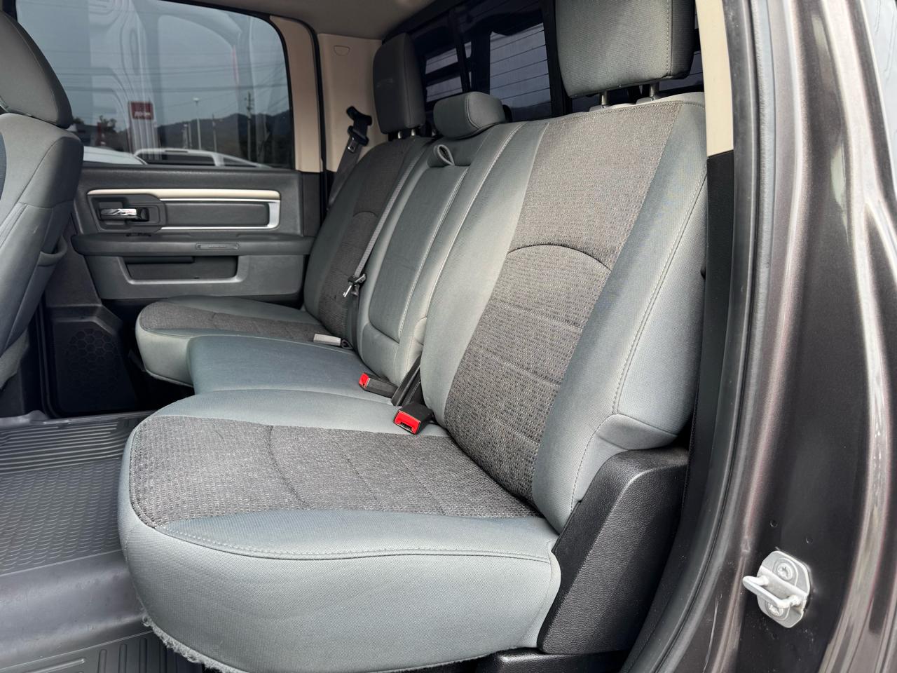 RAM 2500 Big Horn 4x4 Crew Cab 6'4" Box 2017