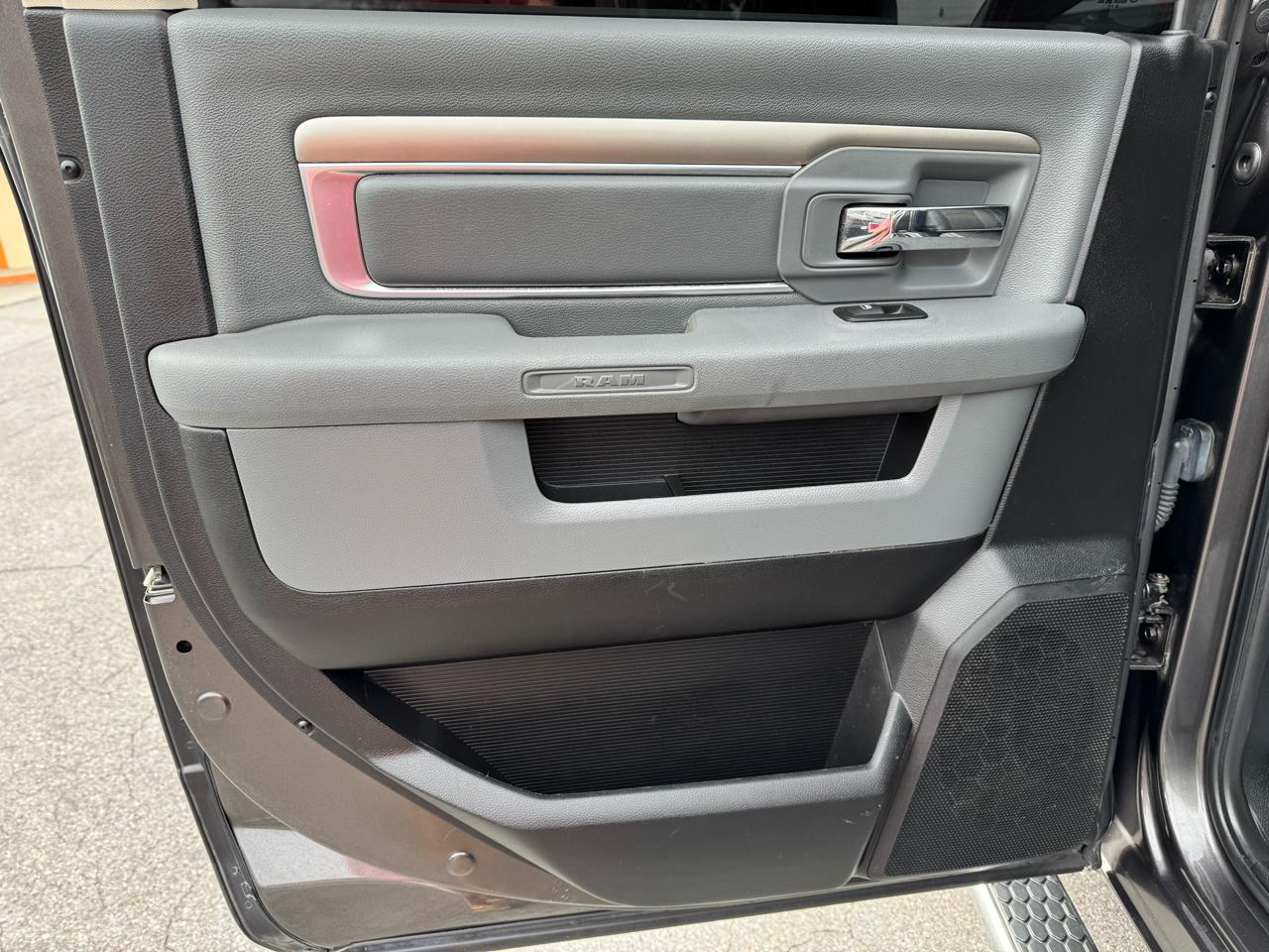 RAM 2500 Big Horn 4x4 Crew Cab 6'4" Box 2017