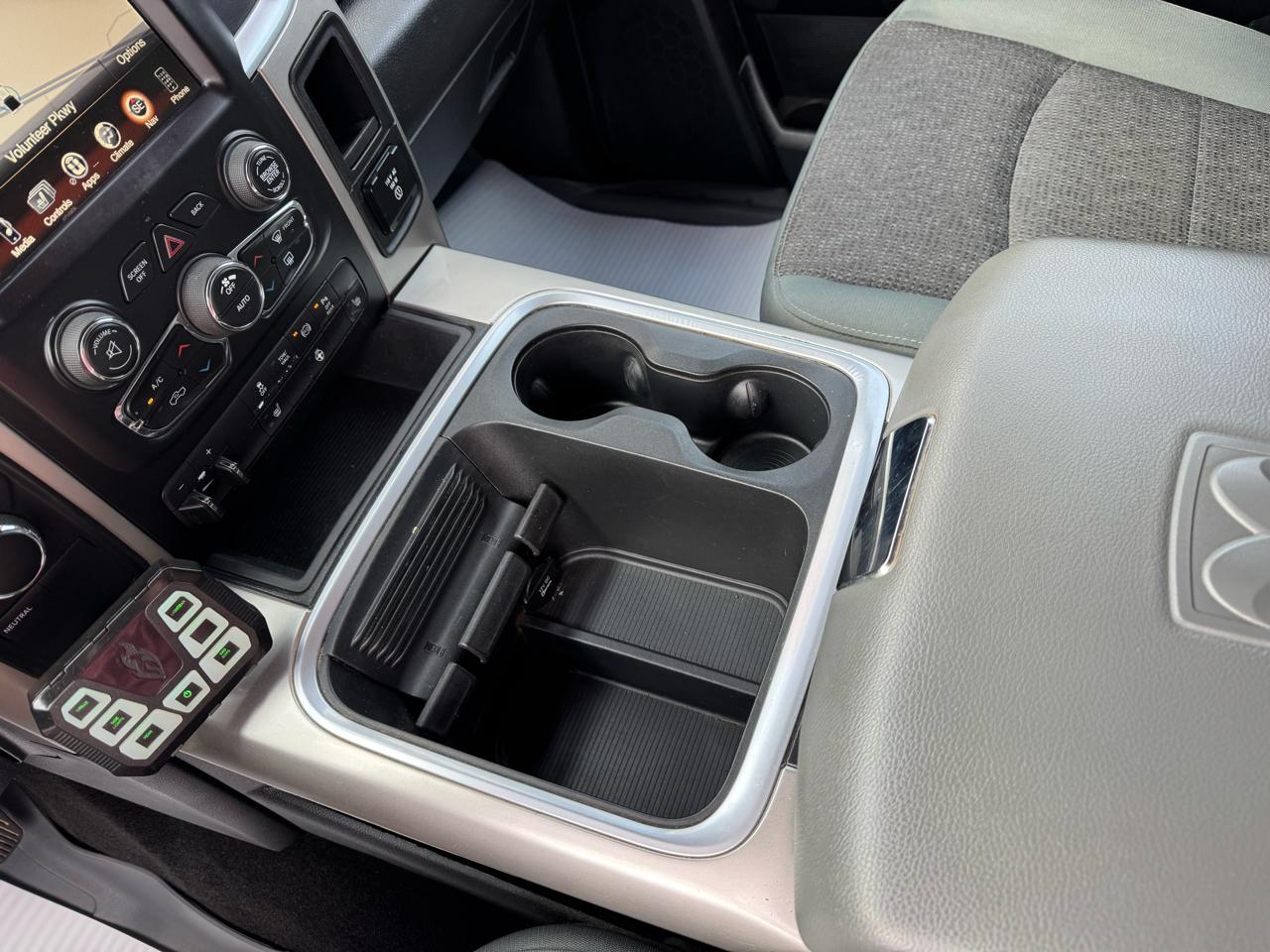RAM 2500 Big Horn 4x4 Crew Cab 6'4" Box 2017