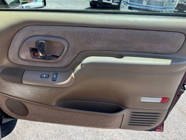 GMC Suburban 2500 4WD 1995