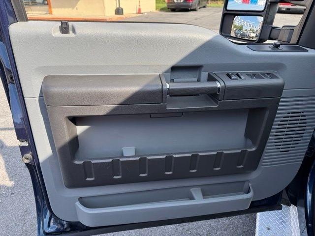 Ford Super Duty F-450 DRW 4WD Crew Cab 176" WB 60" CA Lariat 2013