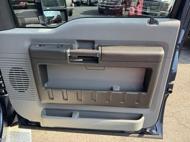 Ford Super Duty F-450 DRW 4WD Crew Cab 176" WB 60" CA Lariat 2013