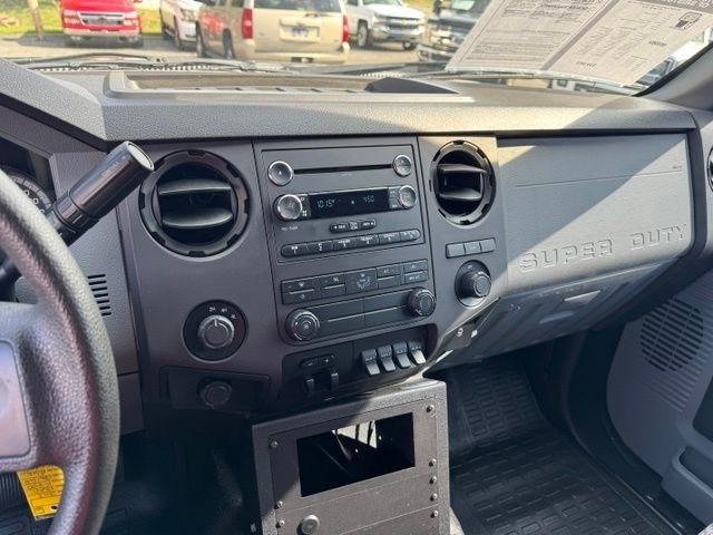 Ford Super Duty F-450 DRW 4WD Crew Cab 176" WB 60" CA Lariat 2013