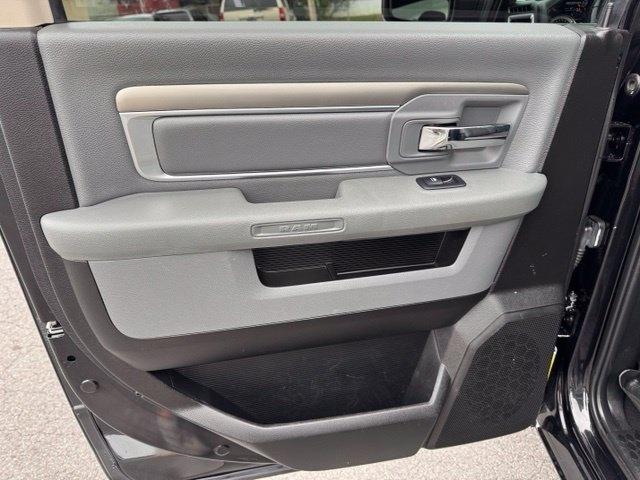 RAM 1500 Classic Big Horn 4x4 Crew Cab 6'4" Box 2019