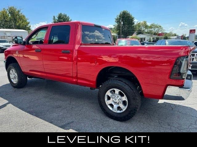 RAM 2500 Tradesman 4x4 Crew Cab 6'4" Box 2017