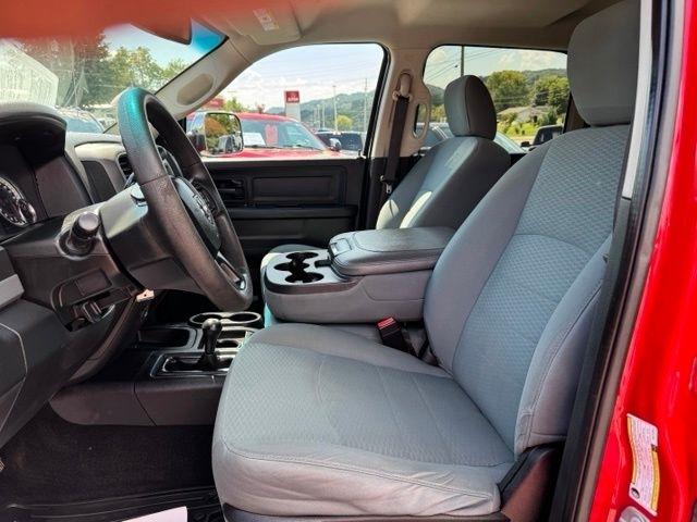 RAM 2500 Tradesman 4x4 Crew Cab 6'4" Box 2017