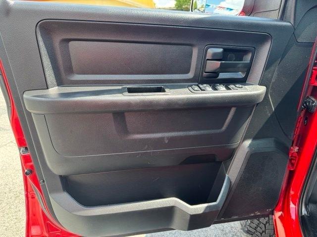 RAM 2500 Tradesman 4x4 Crew Cab 6'4" Box 2017