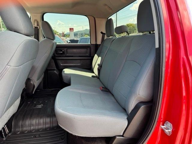 RAM 2500 Tradesman 4x4 Crew Cab 6'4" Box 2017
