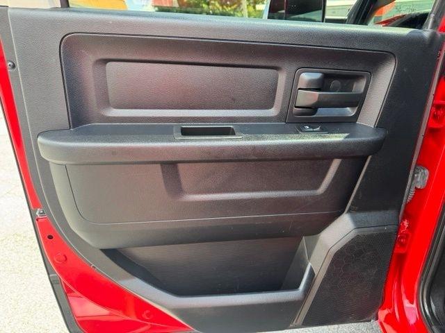 RAM 2500 Tradesman 4x4 Crew Cab 6'4" Box 2017