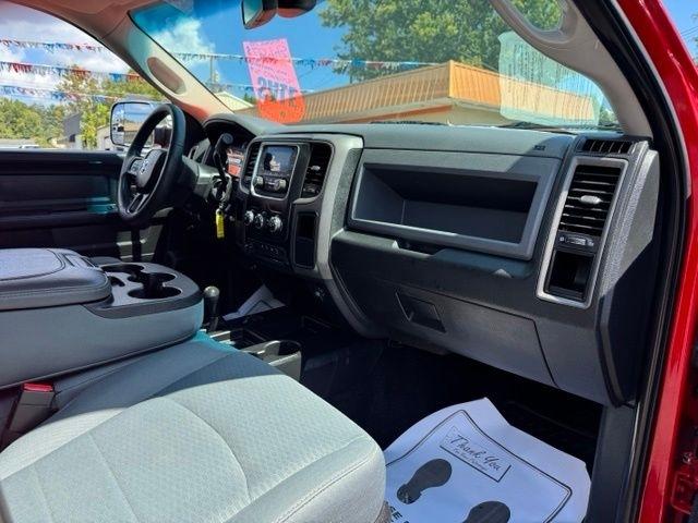 RAM 2500 Tradesman 4x4 Crew Cab 6'4" Box 2017