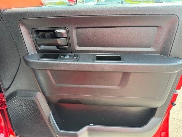 RAM 2500 Tradesman 4x4 Crew Cab 6'4" Box 2017