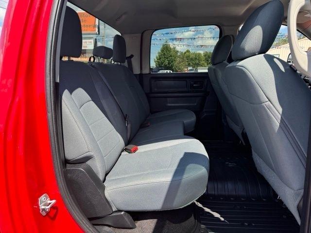 RAM 2500 Tradesman 4x4 Crew Cab 6'4" Box 2017