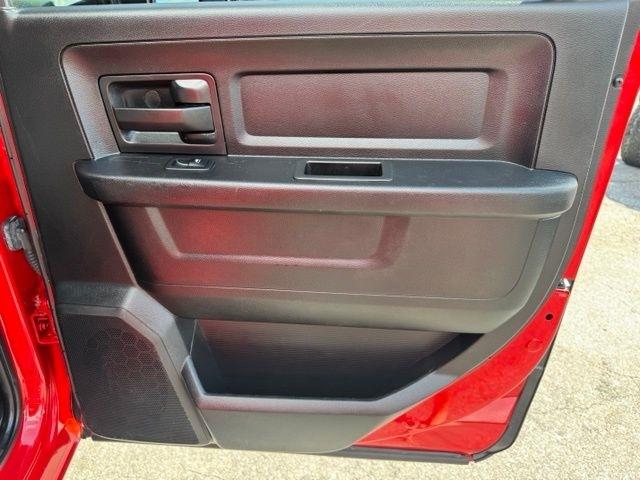 RAM 2500 Tradesman 4x4 Crew Cab 6'4" Box 2017