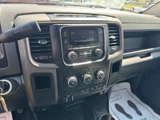 RAM 2500 Tradesman 4x4 Crew Cab 6'4" Box 2017