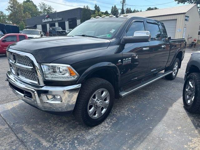 RAM 3500 Laramie 4x4 Mega Cab 6'4" Box 2017