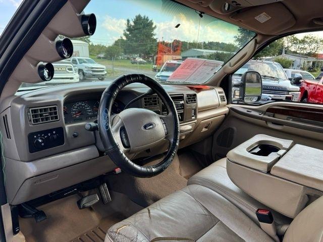 Ford Super Duty F-250 Crew Cab 156" Lariat 4WD 2004