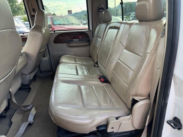 Ford Super Duty F-250 Crew Cab 156" Lariat 4WD 2004