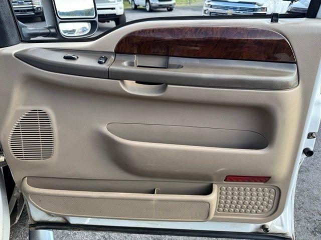 Ford Super Duty F-250 Crew Cab 156" Lariat 4WD 2004