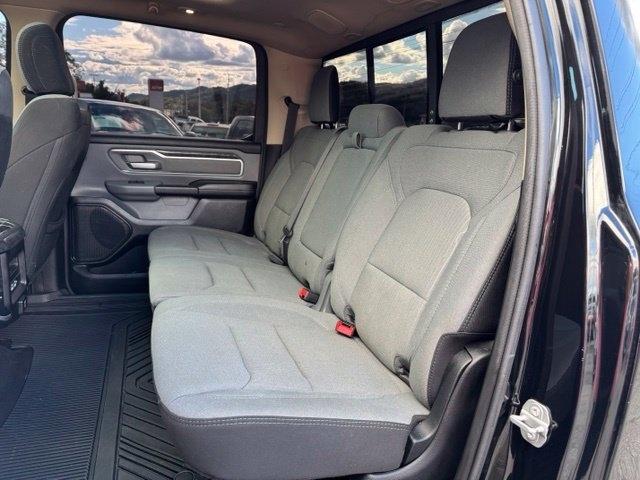 RAM 1500 Big Horn 4x4 Crew Cab 5'7" Box 2020