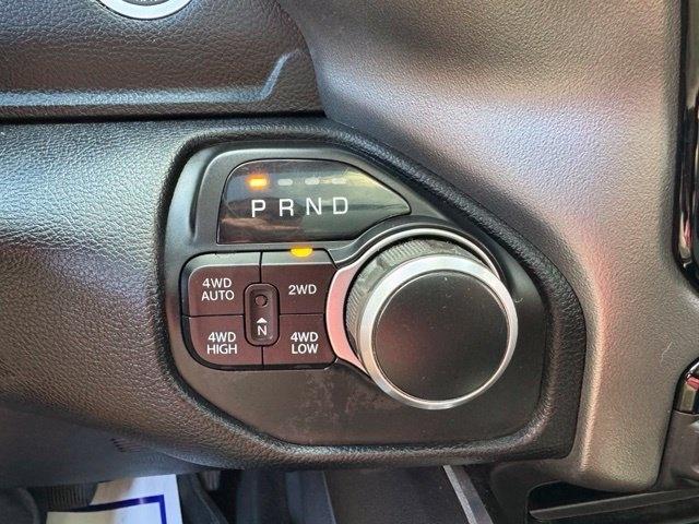 RAM 1500 Big Horn 4x4 Crew Cab 5'7" Box 2020