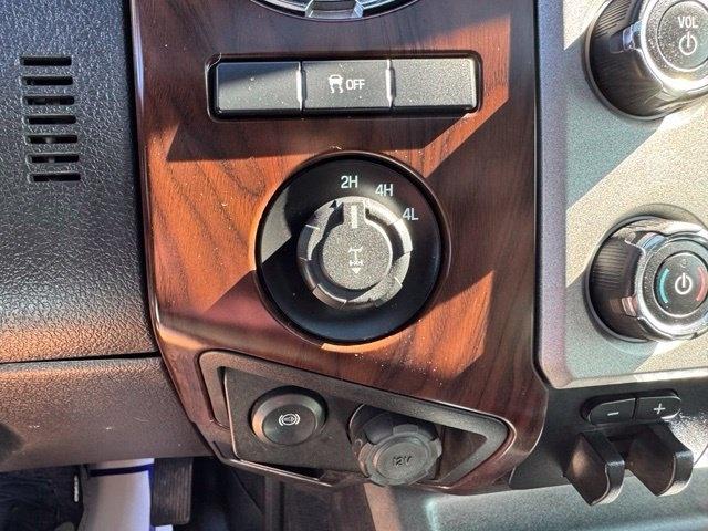 Ford Super Duty F-250 SRW Lariat 4WD Crew Cab 6.75' Box 2016