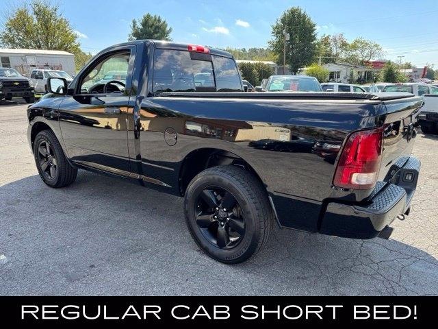 RAM 1500 4WD Reg Cab 120.5" Express 2015