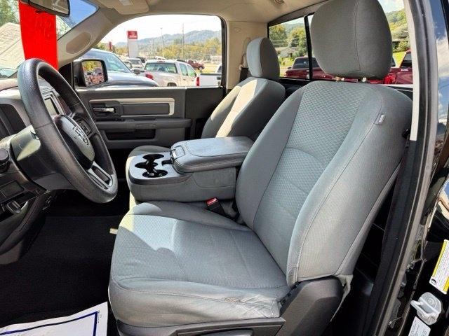 RAM 1500 4WD Reg Cab 120.5" Express 2015