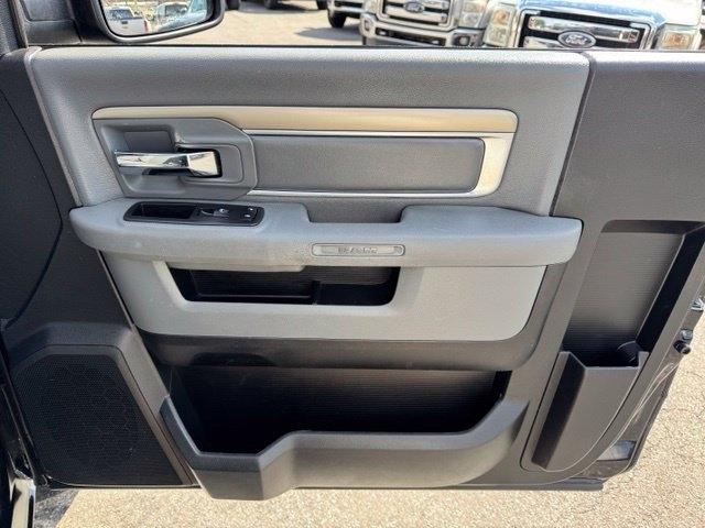 RAM 1500 4WD Reg Cab 120.5" Express 2015