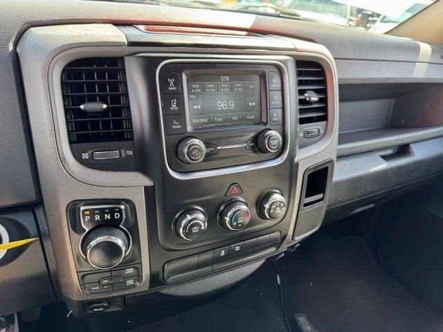 RAM 1500 4WD Reg Cab 120.5" Express 2015