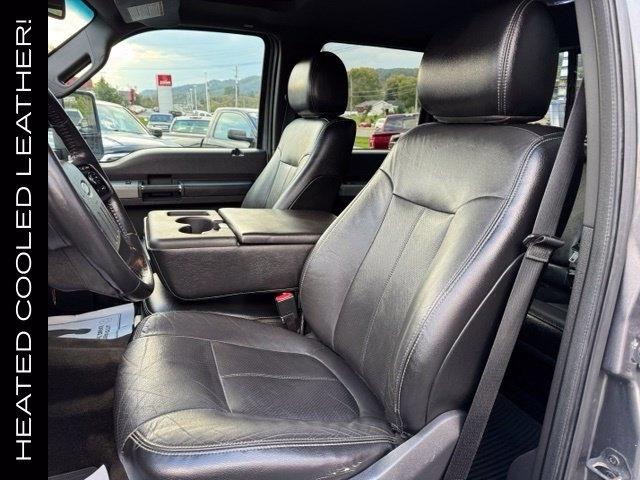 Ford Super Duty F-450 DRW Lariat 4WD Crew Cab 8' Box 2014