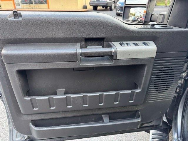 Ford Super Duty F-450 DRW Lariat 4WD Crew Cab 8' Box 2014